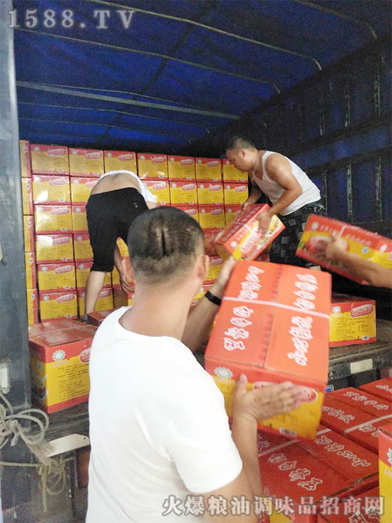重磅喜讯来袭!大拇指调味品再次发货500件!好产品用销量说话!!