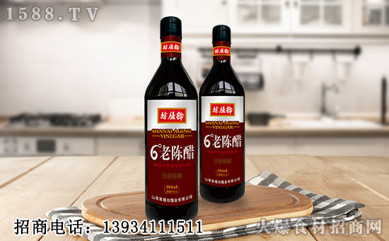 御膳坊6度老陈醋,气味酸香扑鼻,滋味回甜醇厚,实乃调味之佳品!