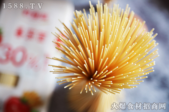 添加30%鲜蔬汁,好麦滋番茄面,有颜又有料!