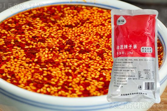 锦臻油泼辣子酱,精选好料,鲜辣爽口,十足味道!