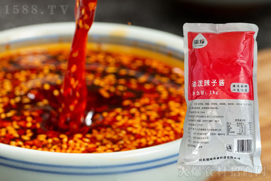 锦臻油泼辣子酱,精选好料,鲜辣爽口,十足味道!