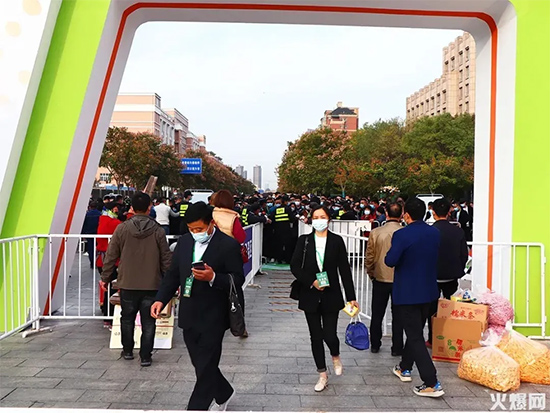 室外展棚开始搭建,漯河市进入食博会时间