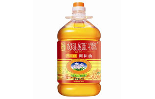 胡姬花调和油以大豆油(本品大豆加工原料为转基因大豆),玉米油,菜籽油