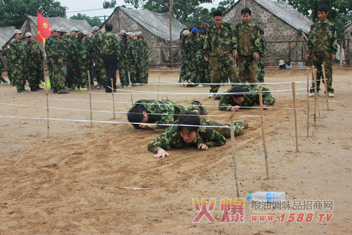 匍匐前进